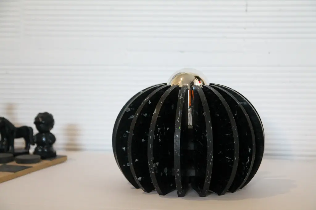 wrecking ball plastique noir échec (2).webp