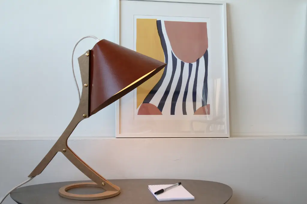Silence a poser tableau marron brut.webp