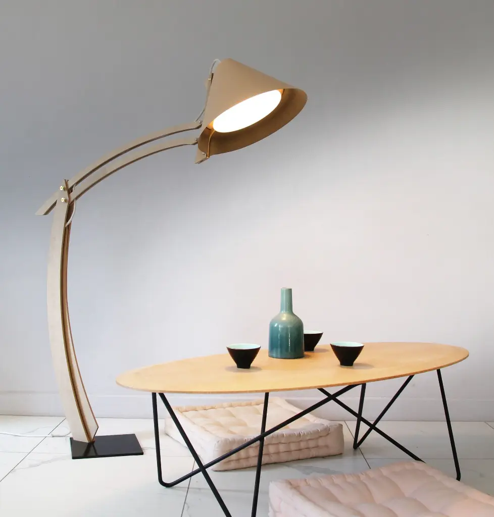 Silence lampadaire beige brut plié_table basse basse def.webp