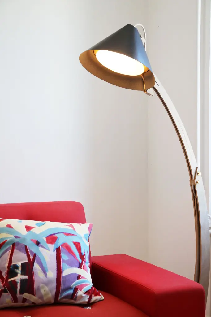 brut noir silence lampadaire basse def.webp