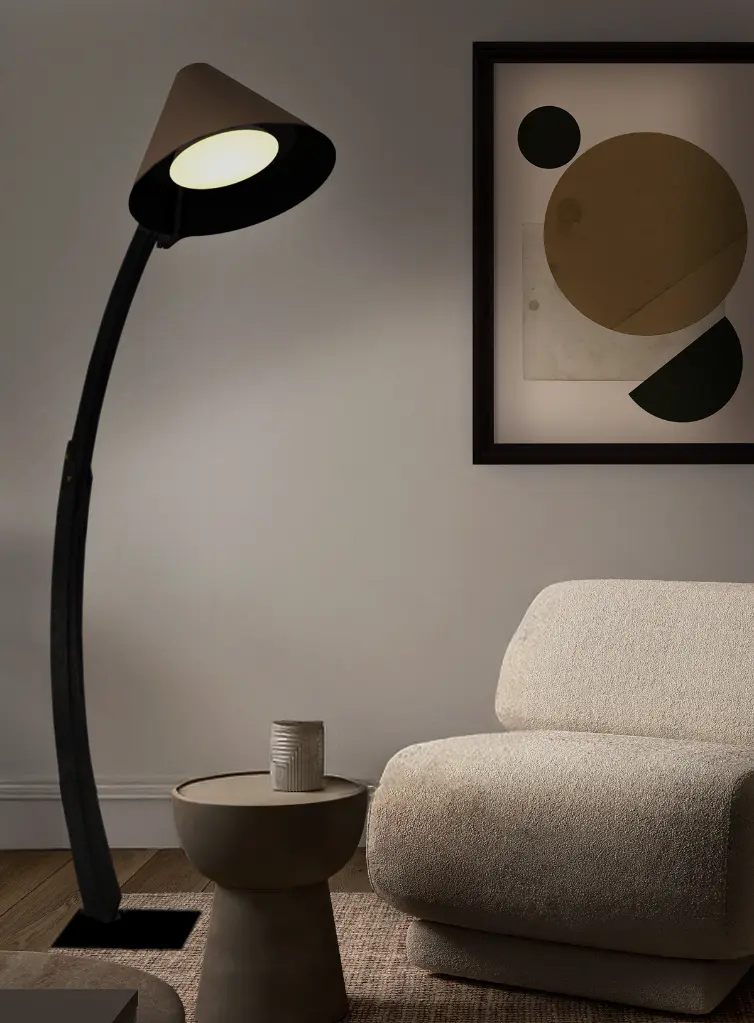 AMB_lampadaire silence cuir beige bois noir nuit basse def.webp